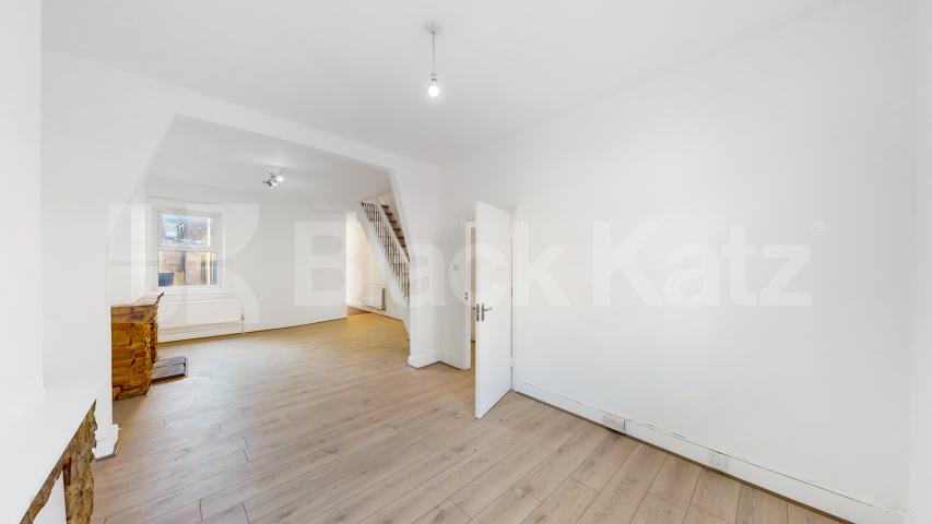 Newly refurbished 4 bedrrom house with garden mins to tube & shops Baronet Grove, Tottenham